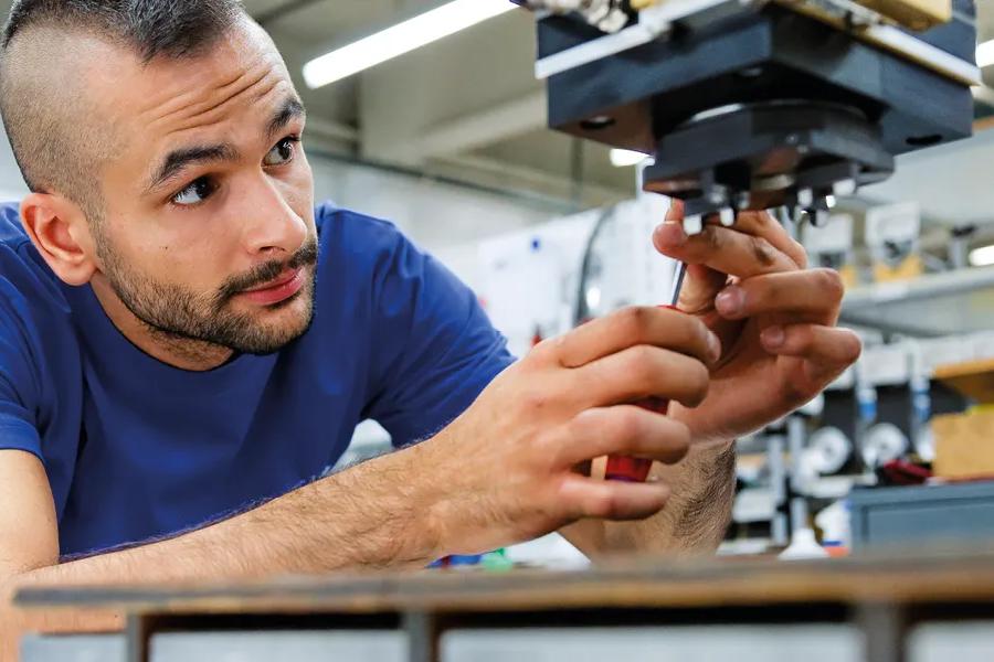 united-machining-office-employees-manufacturing