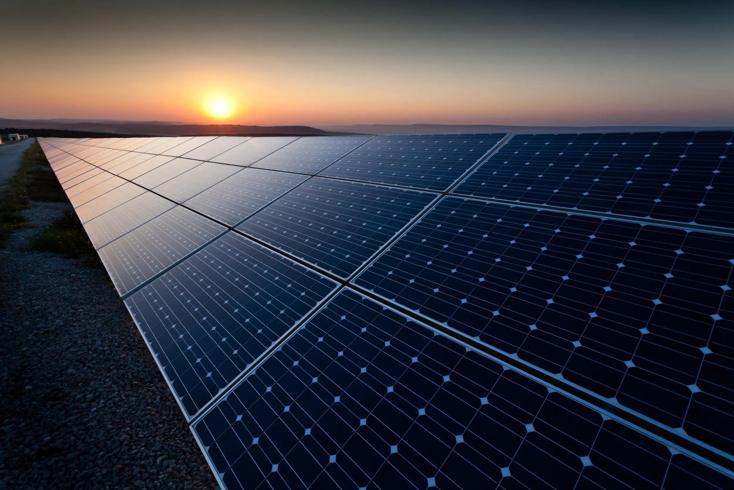 Power plant using renewable solar energy with sun 